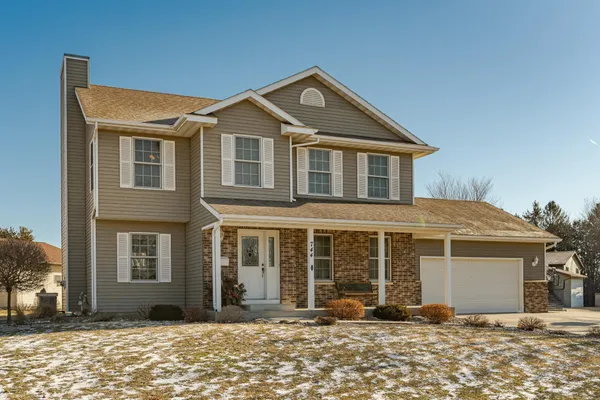 $419,900 | 744 Jefferson Avenue Southwest, Eyota, MN 55934