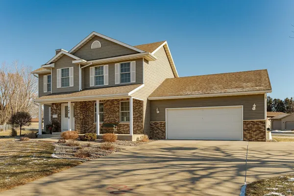 $419,900 | 744 Jefferson Avenue Southwest, Eyota, MN 55934