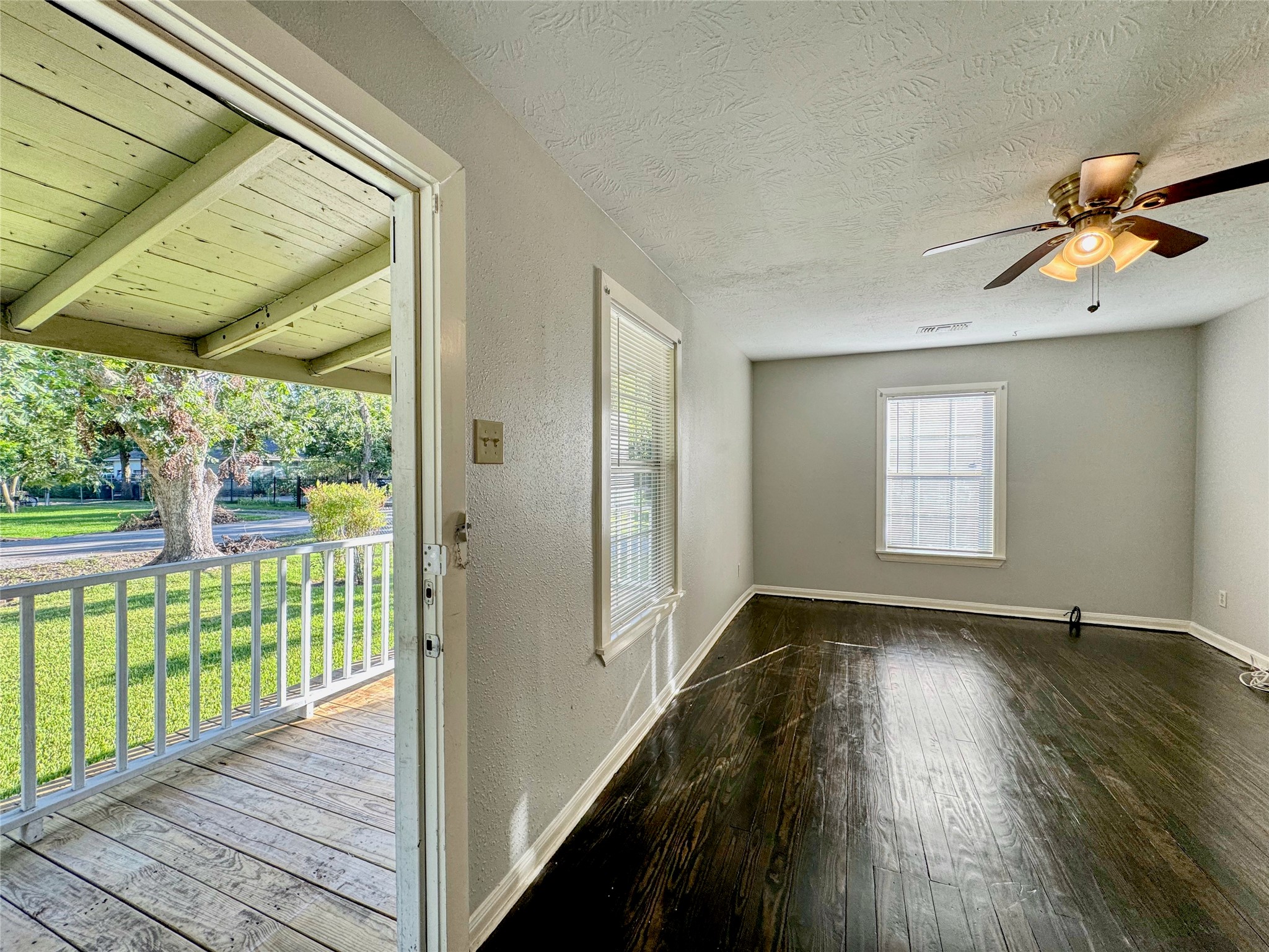 6714 Dillon Street Houston, TX 77061 - Photo 4 of 20
