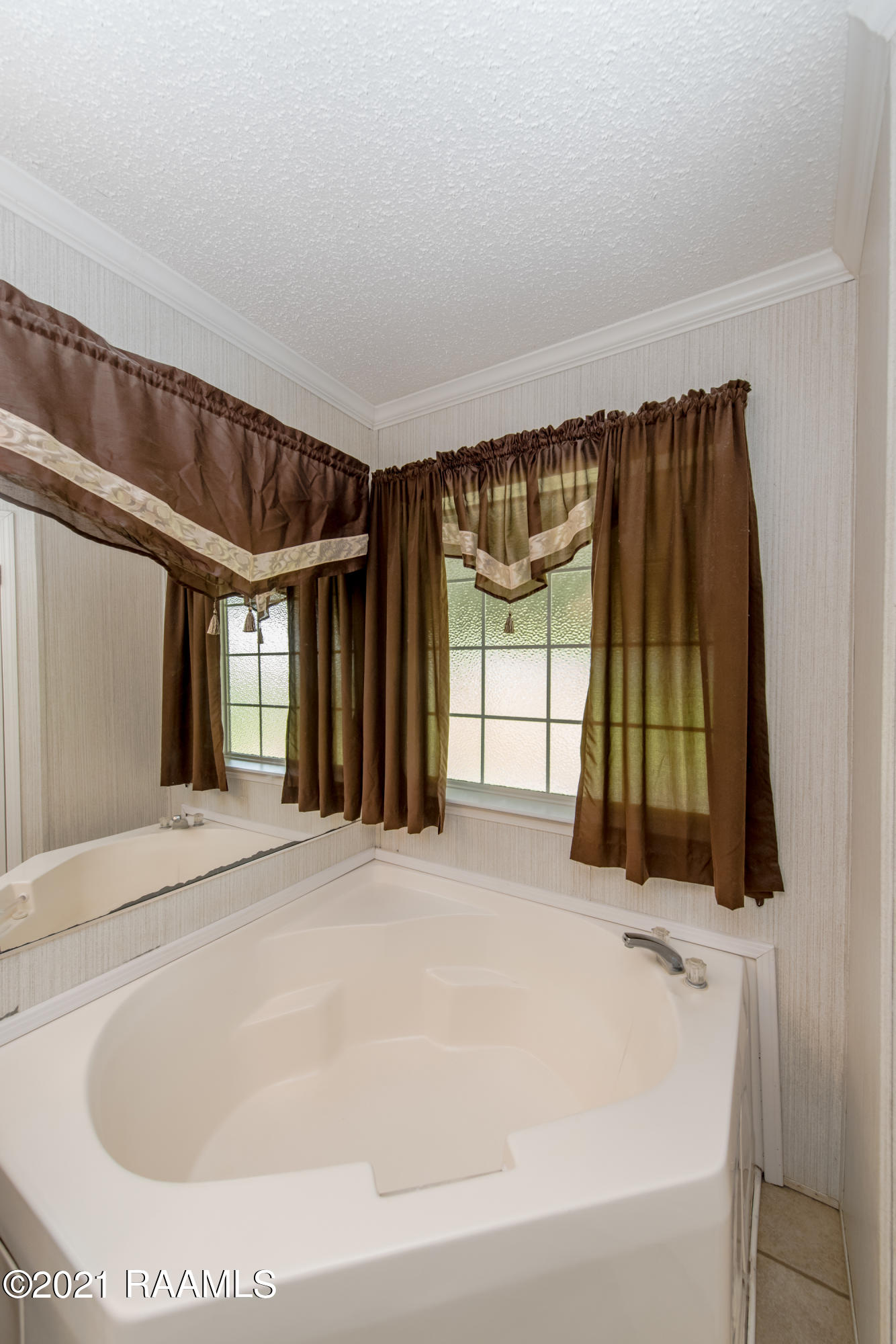 254 Lenora Road Church Point, LA 70525 - Photo 23 of 34 Master Suite with soaker tub