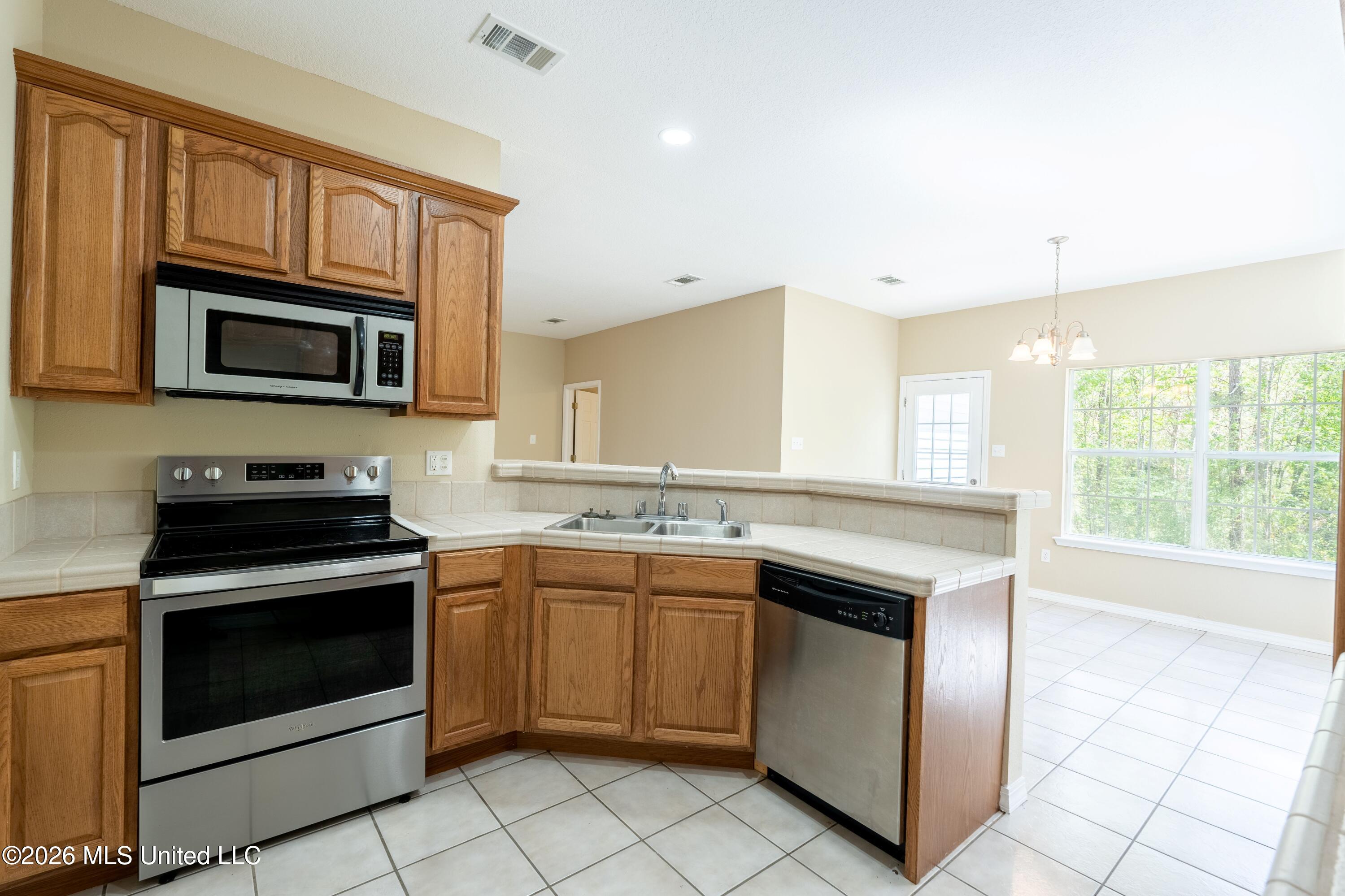 27 Maroon Drive Picayune, MS 39466 - Photo 11 of 40 kitchen 1