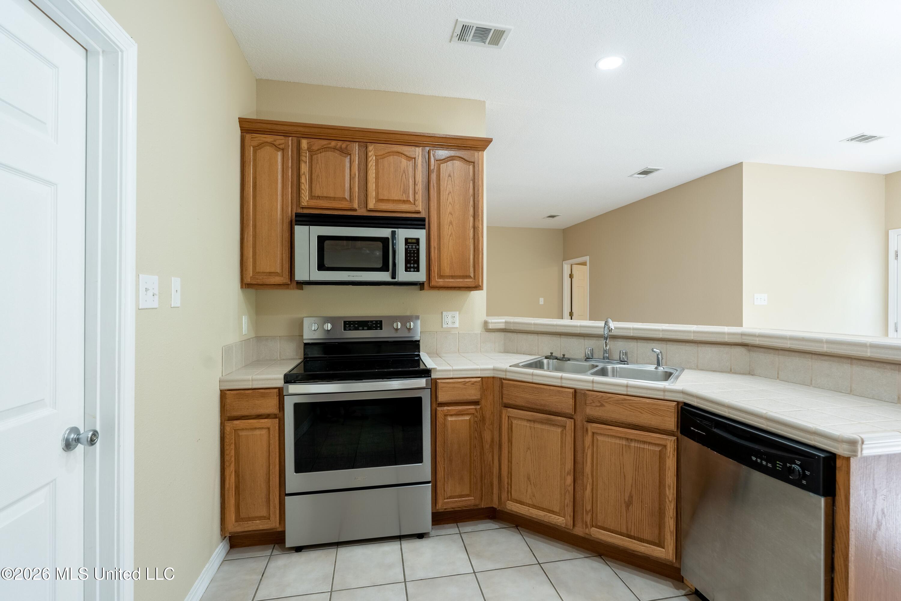 27 Maroon Drive Picayune, MS 39466 - Photo 13 of 40 kitchen 4