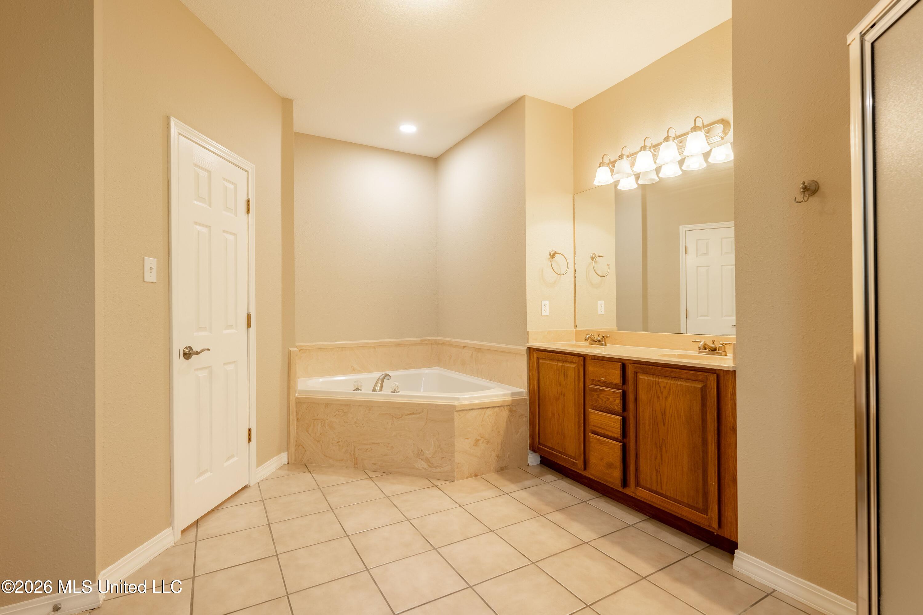 27 Maroon Drive Picayune, MS 39466 - Photo 19 of 40 master bath 4