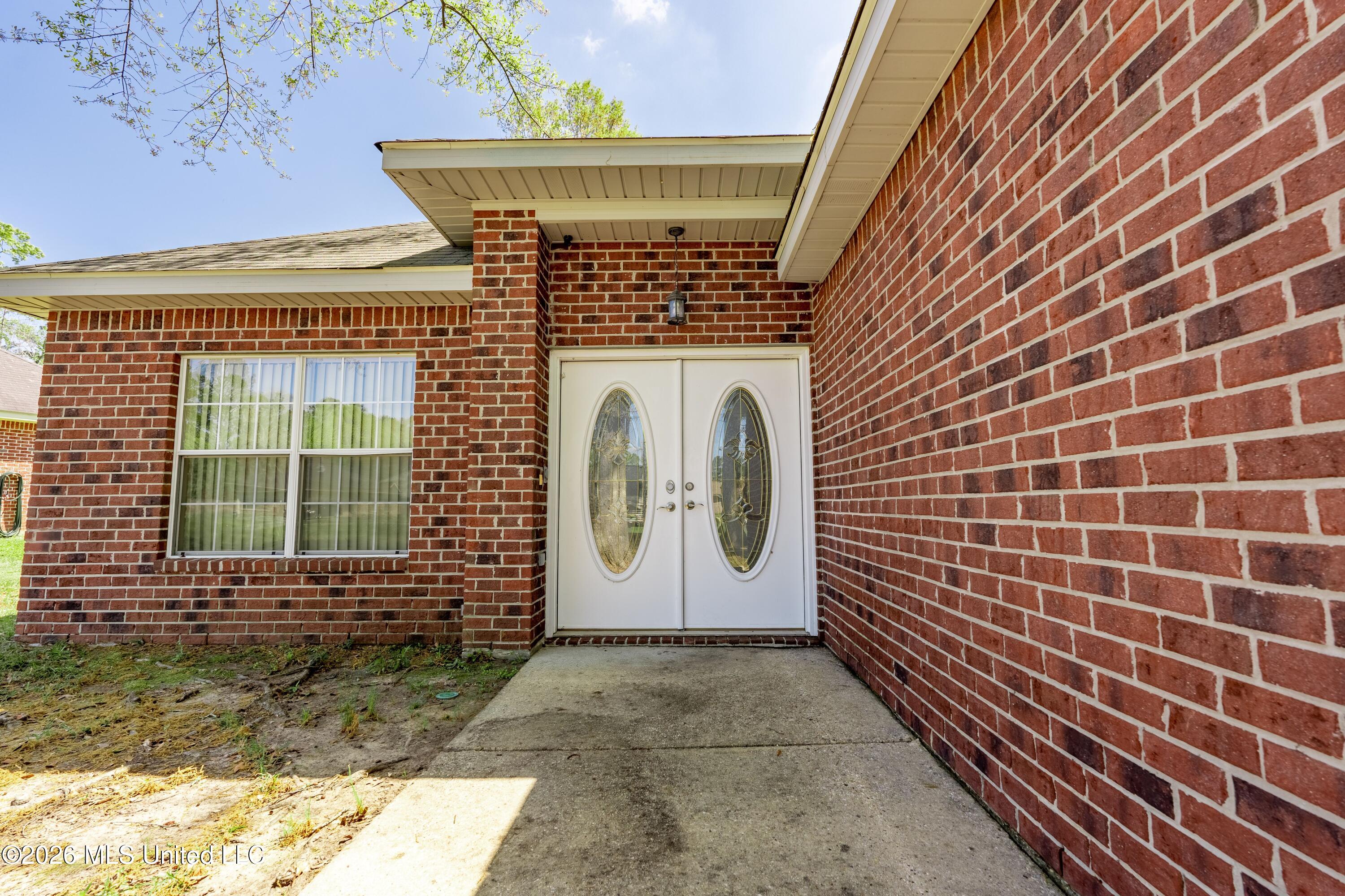 27 Maroon Drive Picayune, MS 39466 - Photo 2 of 40 entry