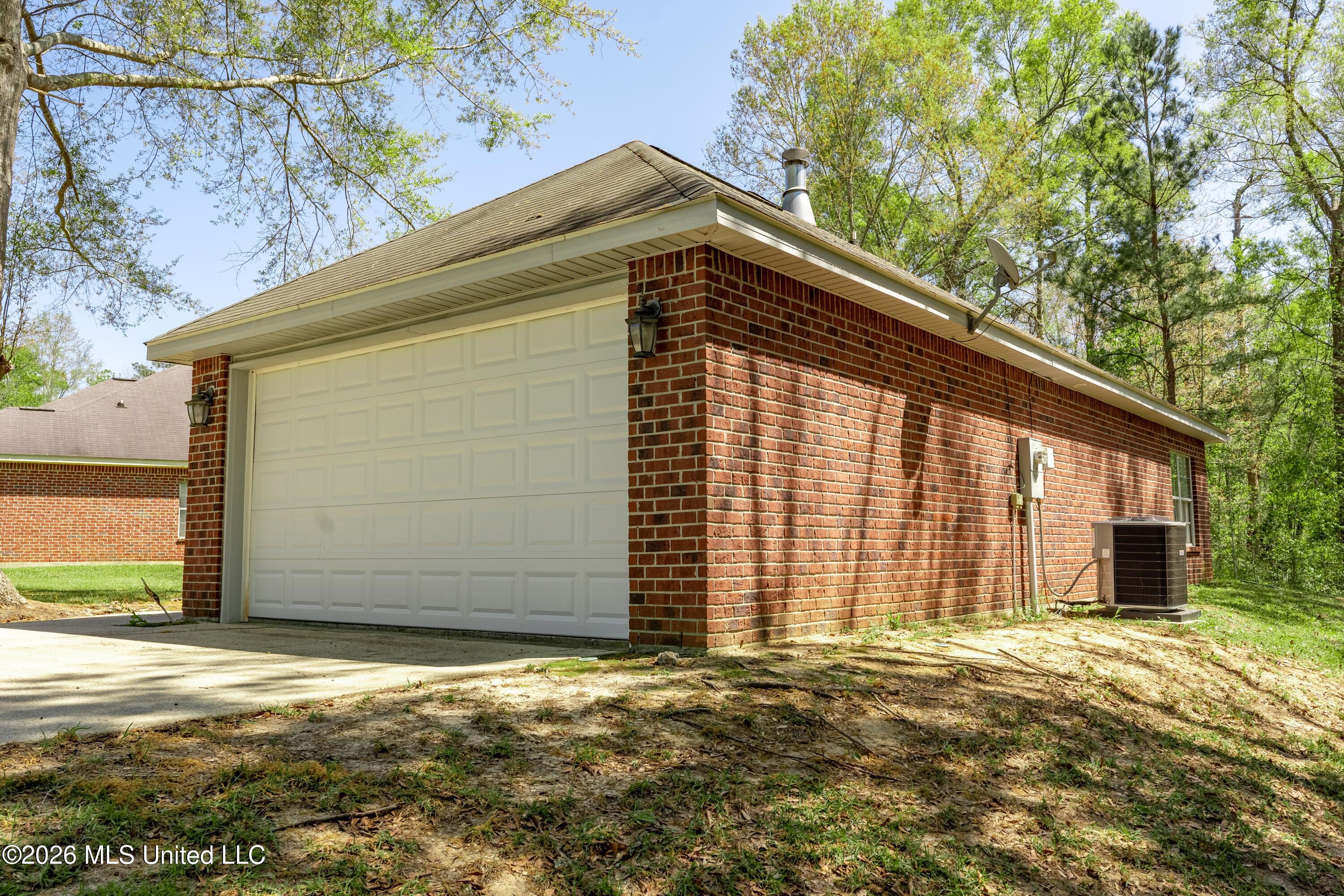 27 Maroon Drive Picayune, MS 39466 - Photo 28 of 40 elevation right front