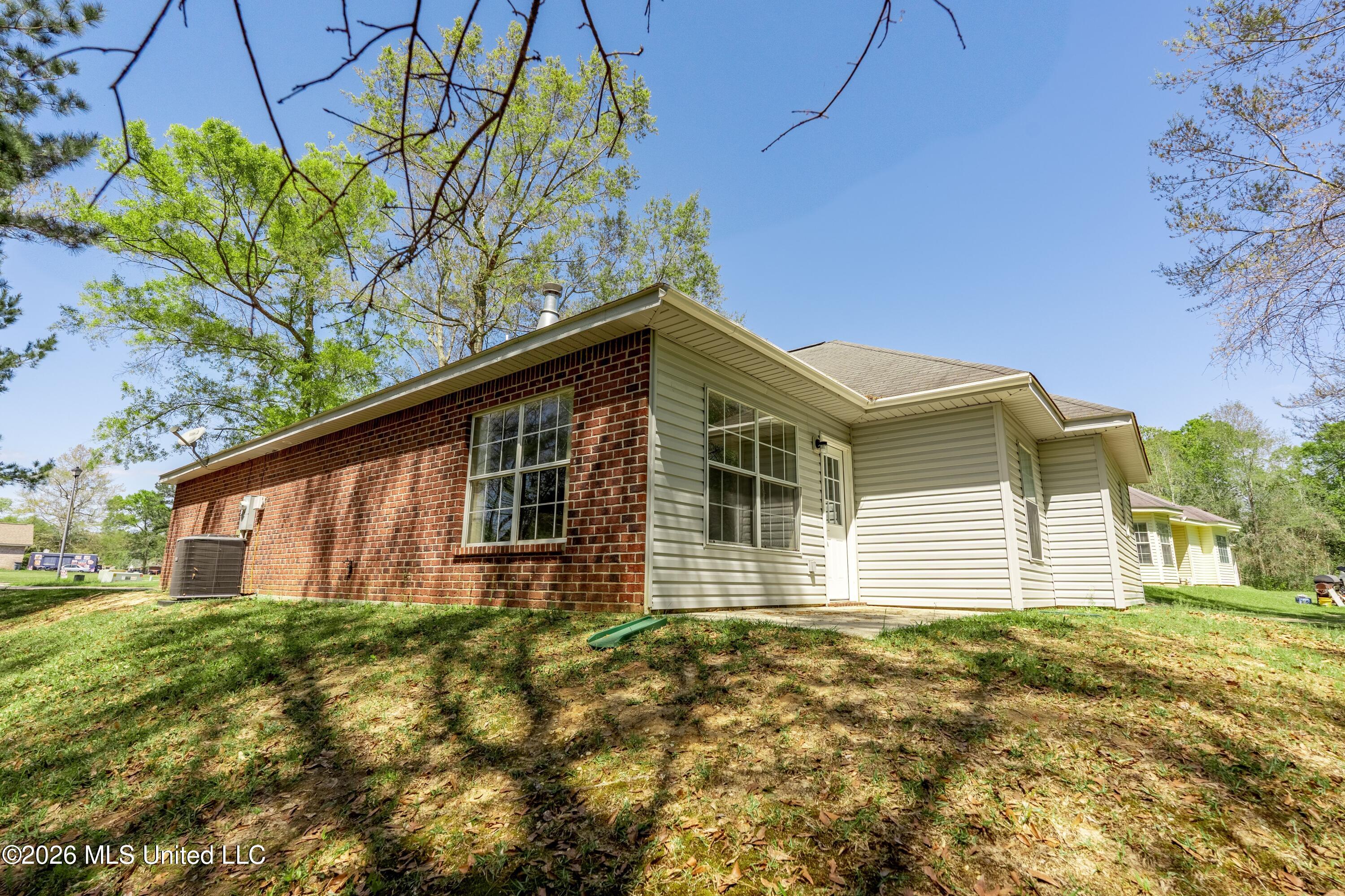 27 Maroon Drive Picayune, MS 39466 - Photo 30 of 40 elevation right rear 2