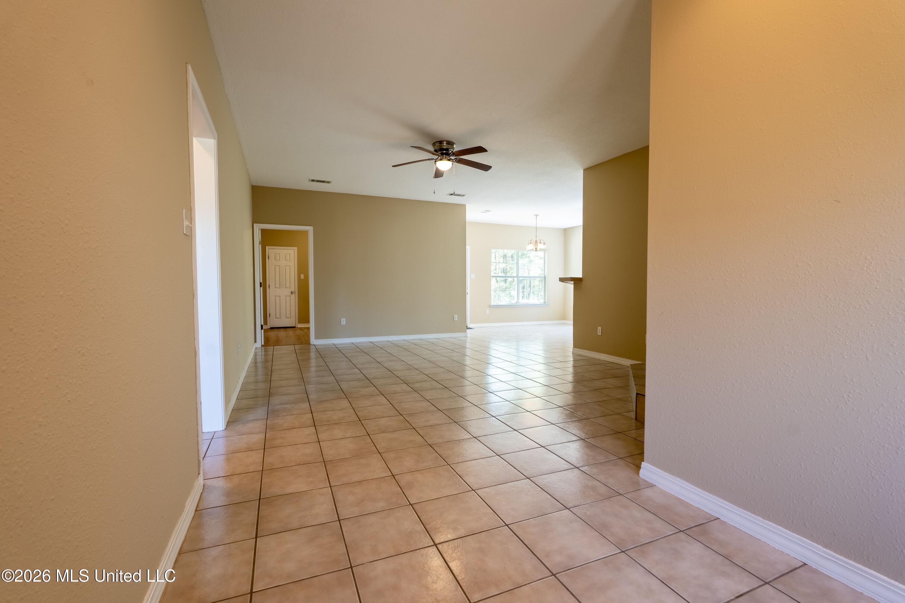 27 Maroon Drive Picayune, MS 39466 - Photo 4 of 40 foyer