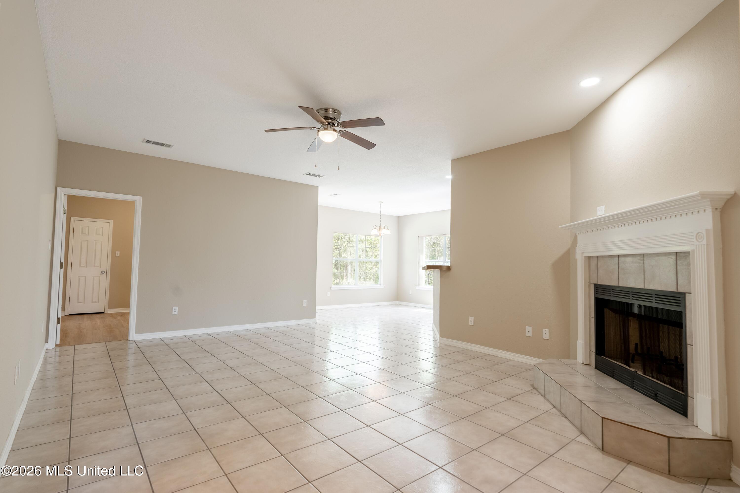 27 Maroon Drive Picayune, MS 39466 - Photo 5 of 40 living room 1