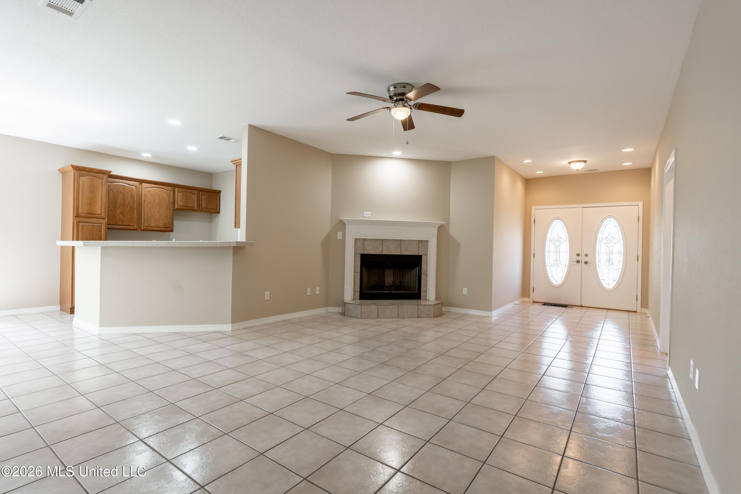 27 Maroon Drive Picayune, MS 39466 - Photo 6 of 40 living room 2