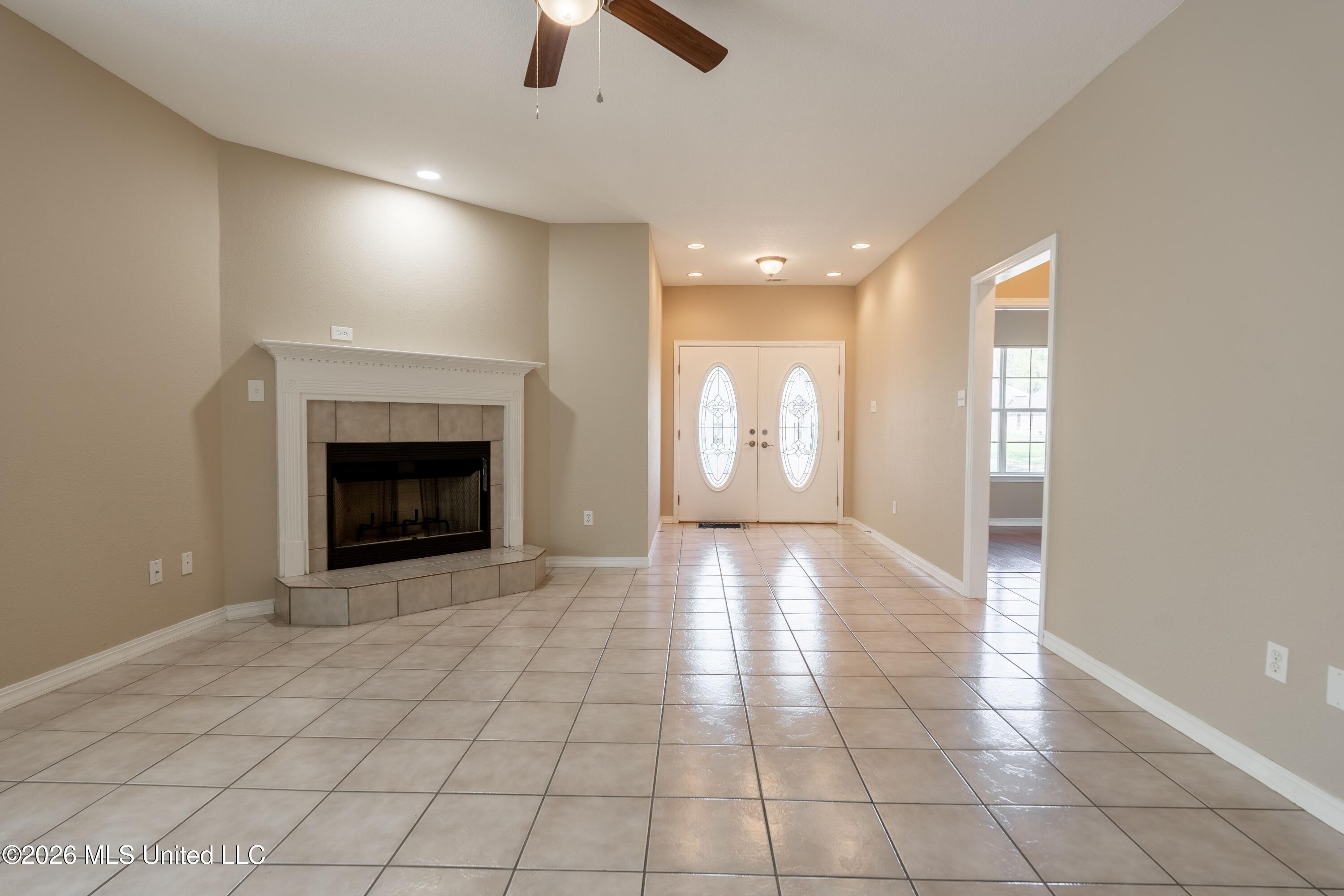 27 Maroon Drive Picayune, MS 39466 - Photo 7 of 40 living room 3