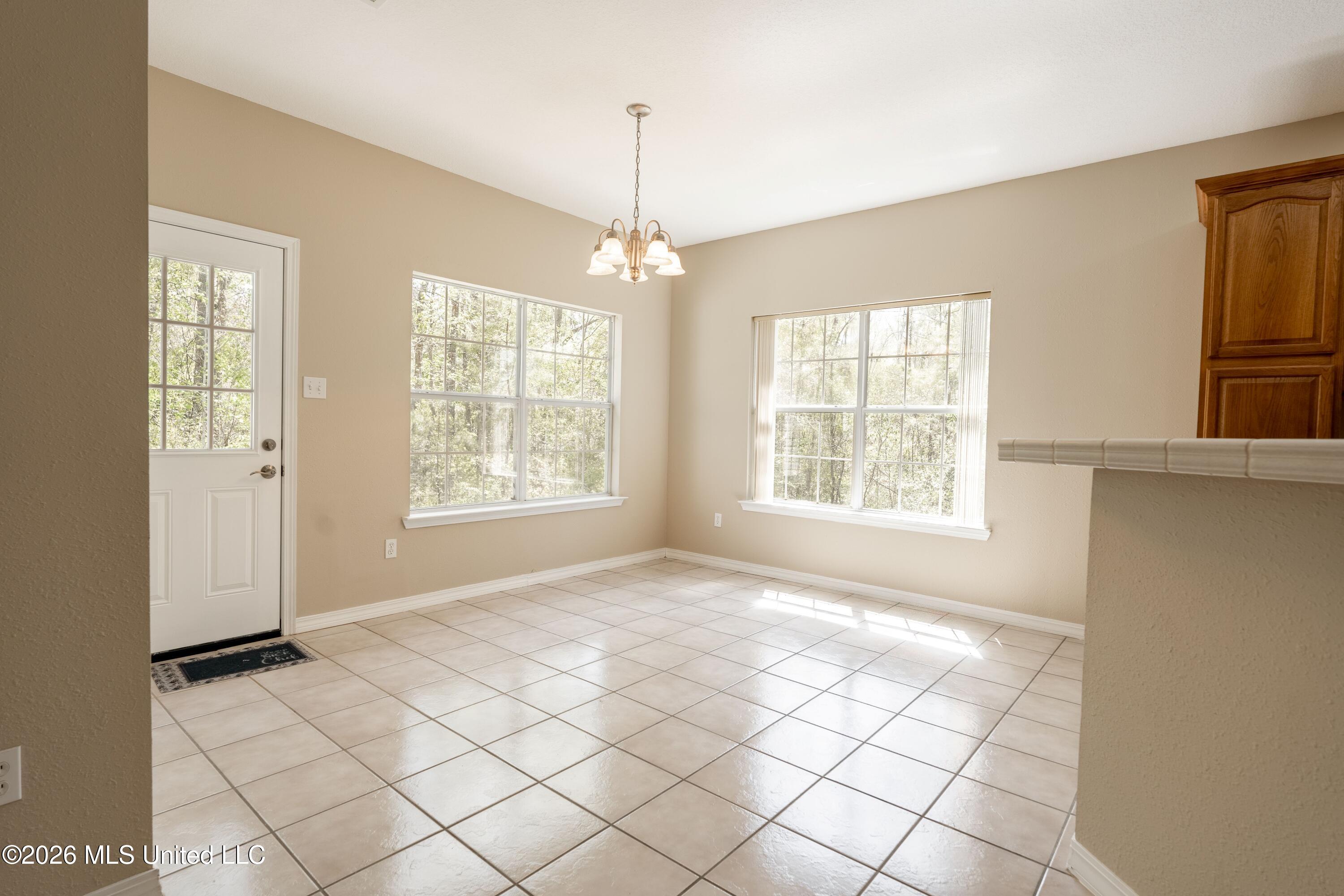 27 Maroon Drive Picayune, MS 39466 - Photo 8 of 40 dining room 1