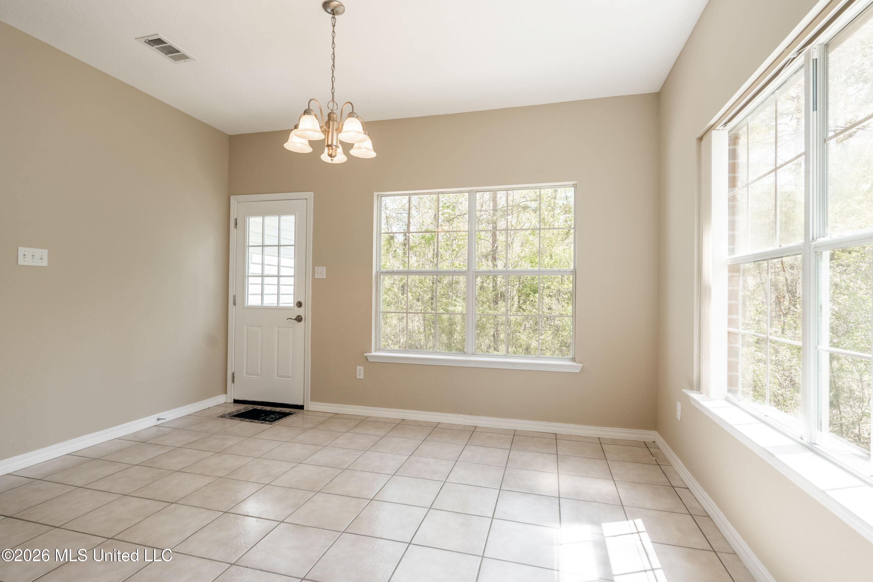 27 Maroon Drive Picayune, MS 39466 - Photo 9 of 40 dining room 2