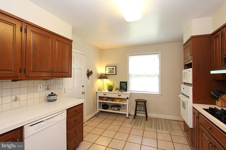 5501 Parkston Road Bethesda, MD 20816 - Photo 14 of 30 Kitchen 4