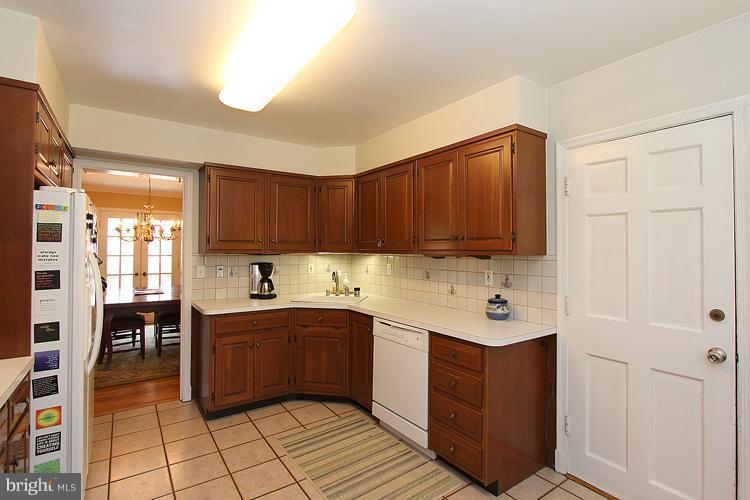 5501 Parkston Road Bethesda, MD 20816 - Photo 19 of 30 Kitchen 3