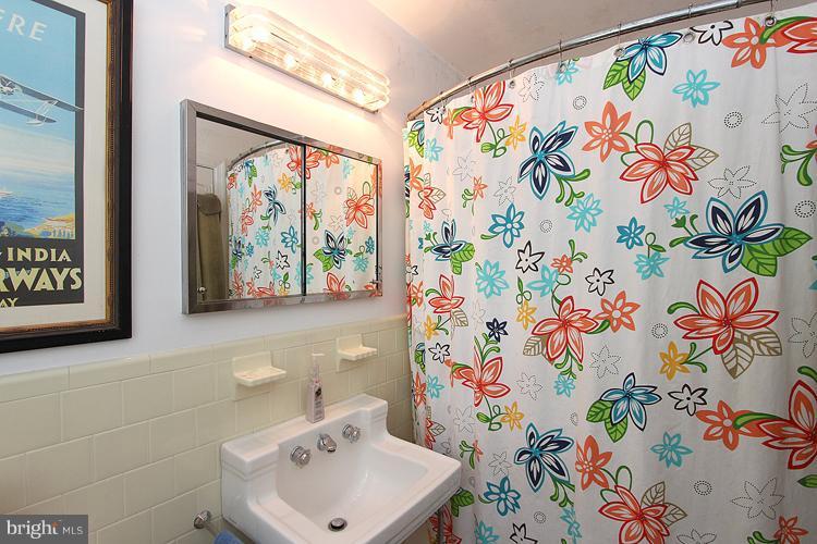 5501 Parkston Road Bethesda, MD 20816 - Photo 27 of 30 Bath, second floor hall