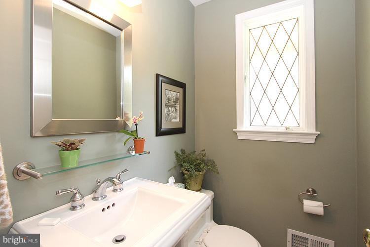 5501 Parkston Road Bethesda, MD 20816 - Photo 6 of 30 First Floor Powder Room