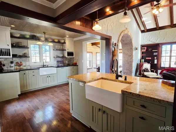 $795,000 | 335 Westwood Drive, Houston, MO 65483