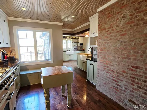 $795,000 | 335 Westwood Drive, Houston, MO 65483