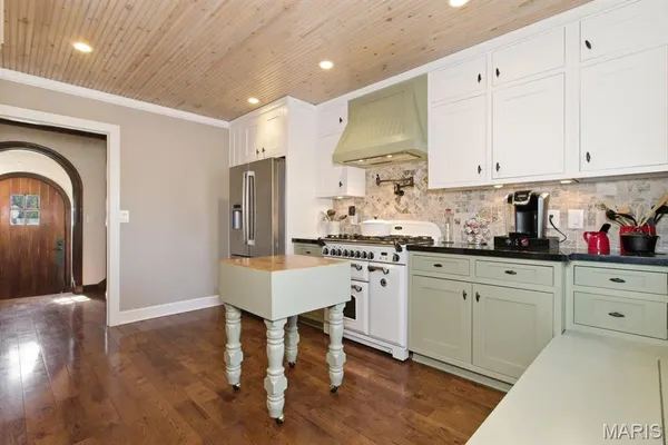 $795,000 | 335 Westwood Drive, Houston, MO 65483