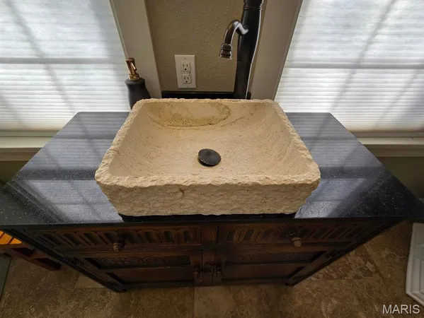 $795,000 | 335 Westwood Drive, Houston, MO 65483