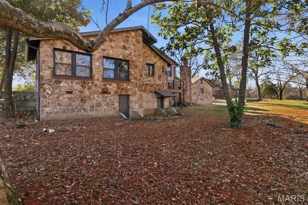 $795,000 | 335 Westwood Drive, Houston, MO 65483