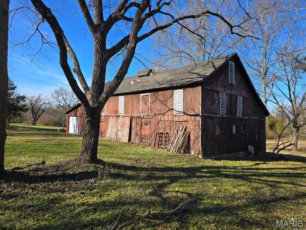 $795,000 | 335 Westwood Drive, Houston, MO 65483