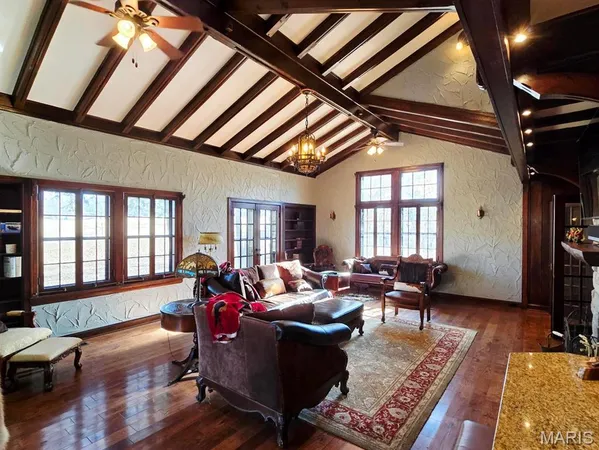 $795,000 | 335 Westwood Drive, Houston, MO 65483