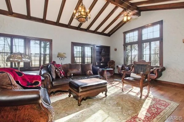 $795,000 | 335 Westwood Drive, Houston, MO 65483