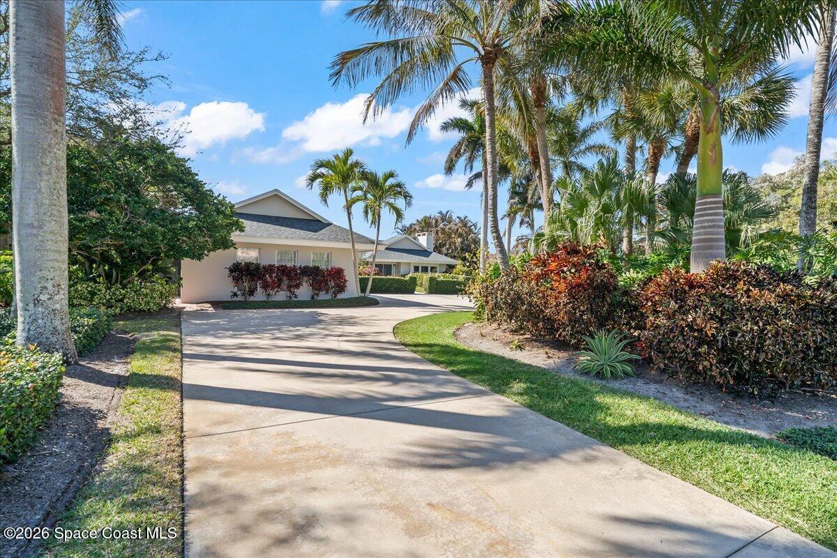 408 Riverside Drive Melbourne Beach, FL 32951 - Photo 4 of 12 Circle Driveway