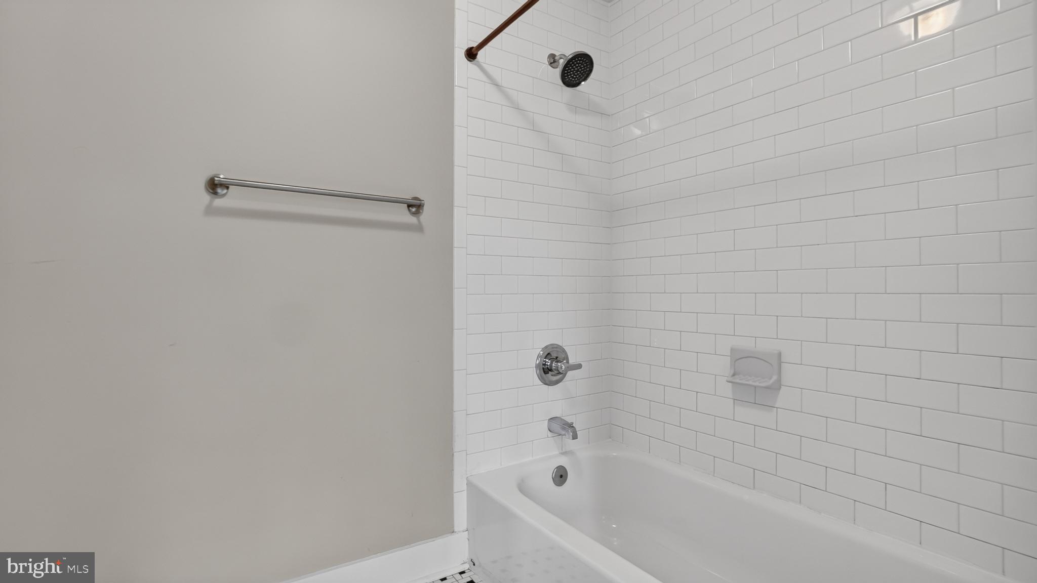 7732 West Shore Road Pasadena, MD 21122 - Photo 18 of 34 Subway Tile