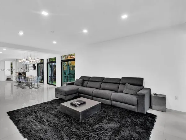 $17,900 | 3010 Alton Road, Miami Beach, FL 33140