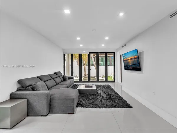 $17,900 | 3010 Alton Road, Miami Beach, FL 33140