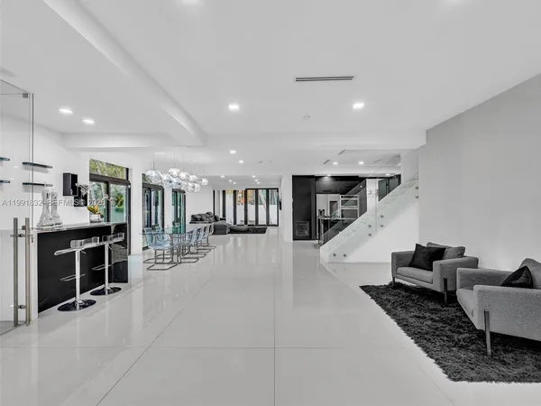 $17,900 | 3010 Alton Road, Miami Beach, FL 33140