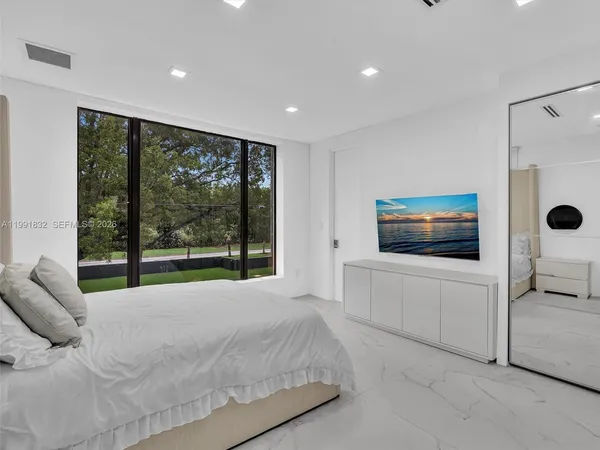 $17,900 | 3010 Alton Road, Miami Beach, FL 33140