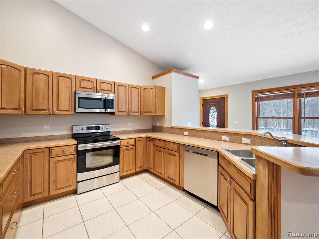 5300 Argentine Road Howell, MI 48855 - Photo 12 of 42