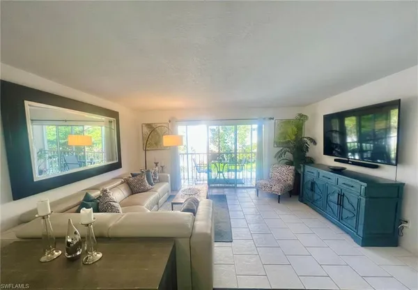 $10,000 | 9524 Gulf Shore Drive, Unit 2, Naples, FL 34108