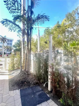 $10,000 | 9524 Gulf Shore Drive, Unit 2, Naples, FL 34108