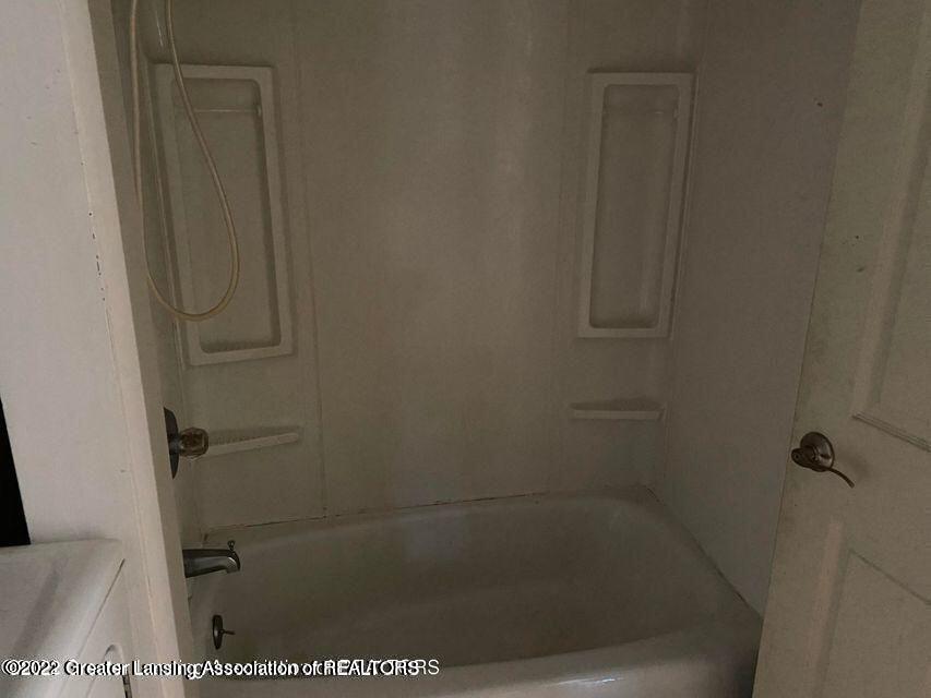 4217 Christiansen Road Lansing, MI 48910 - Photo 10 of 17 20210825170019792630000000-o