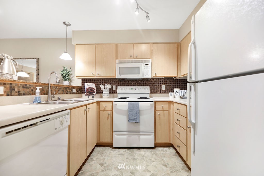 10733 Valley View Road, Unit C202 Bothell, WA 98011 - Photo 11 of 39