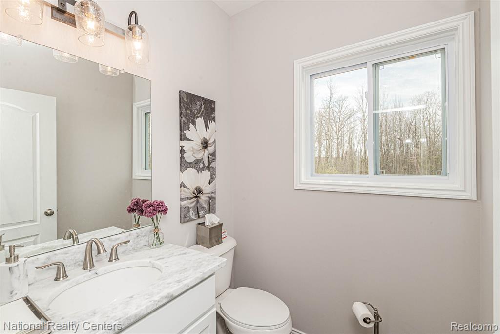 7670 Maple Ridge Court Clarkston, MI 48346 - Photo 10 of 64