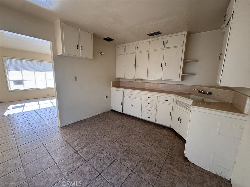 521 East Williams Street Barstow, CA 92311 - Photo 19 of 25 a view of a kitchen with cabinets