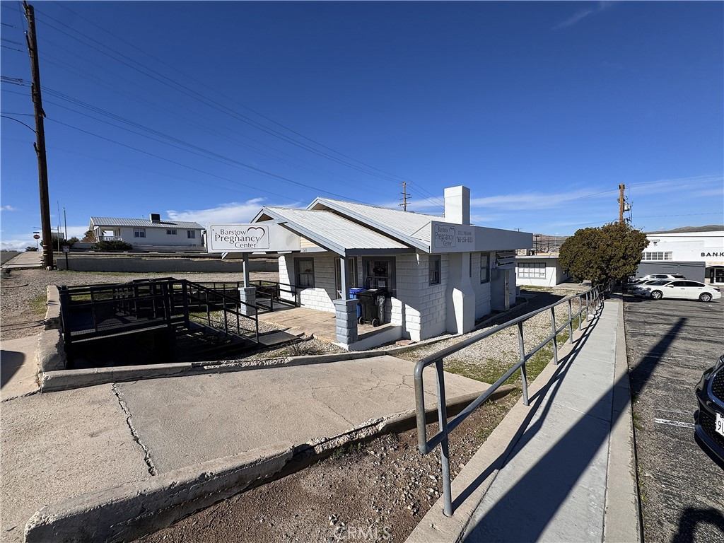521 East Williams Street Barstow, CA 92311 - Photo 2 of 25 a view of a terrace with sitting area