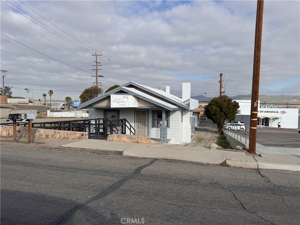 521 East Williams Street Barstow, CA 92311 - Photo 25 of 25 a front view of a house with sitting area