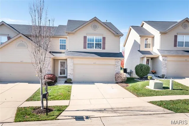 $285,000 | 615 Country Heights Drive, Lake St. Louis, MO 63367