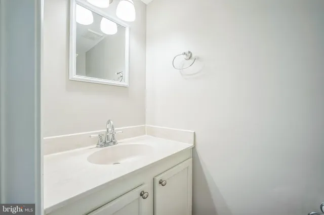 $2,650 | 14801 Basingstoke Loop, Centreville, VA 20120