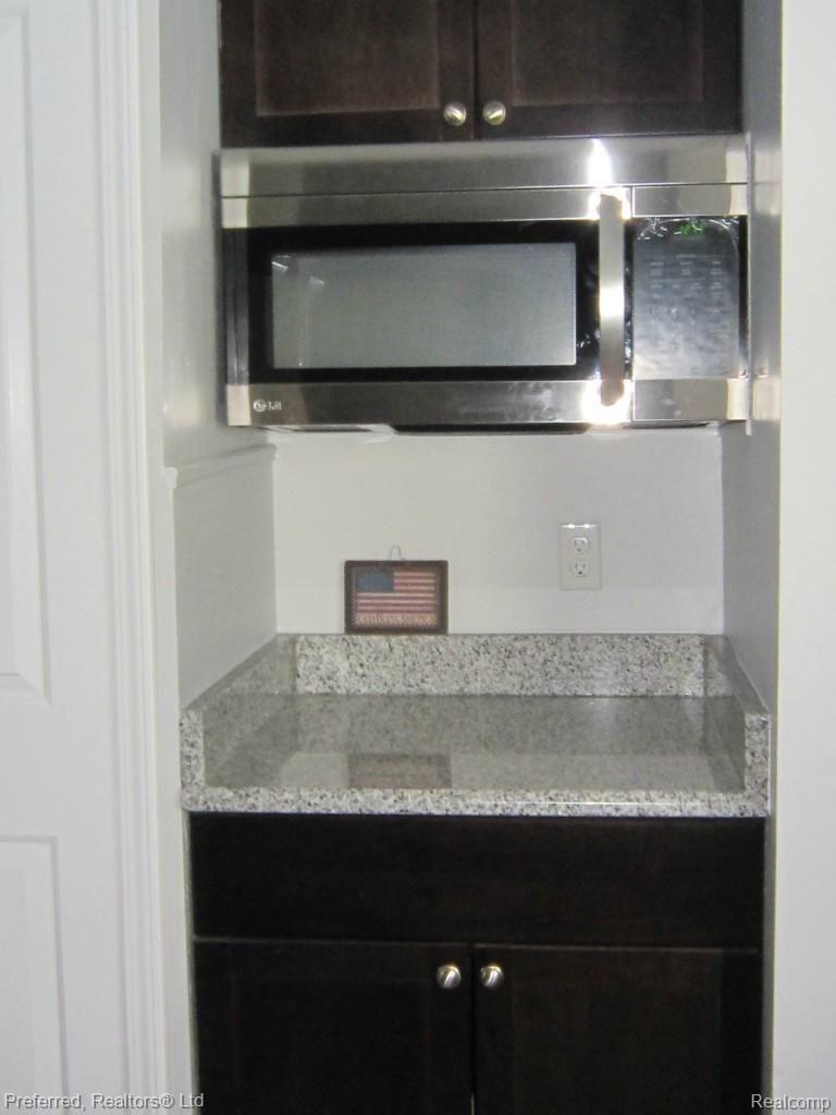 43172 Applewood Road Canton, MI 48188 - Photo 10 of 32 Microwave Niche.jpg