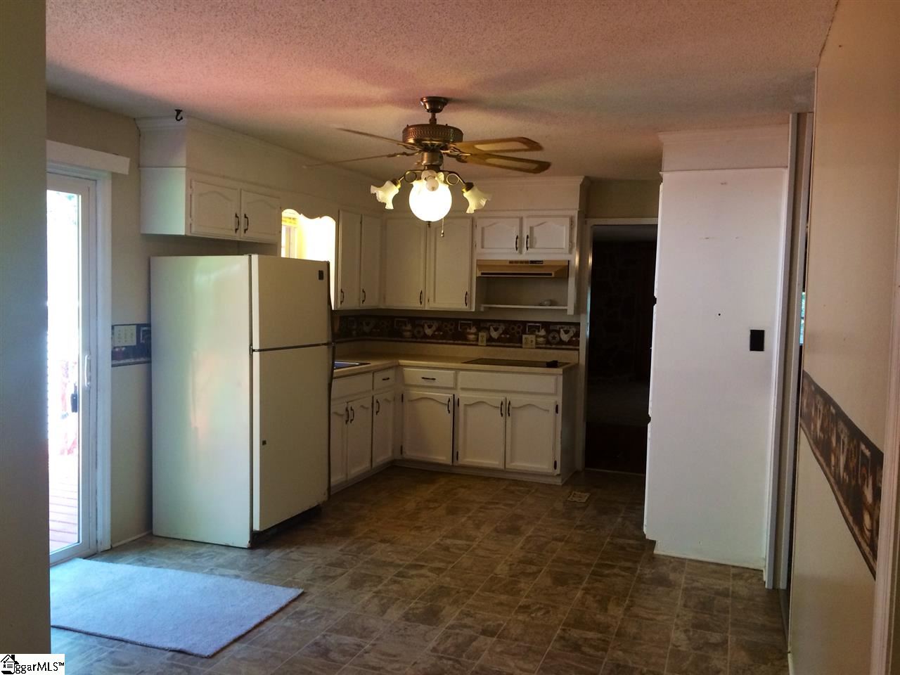 202 West Gap Creek Road Greer, SC 29651 - Photo 6 of 15
