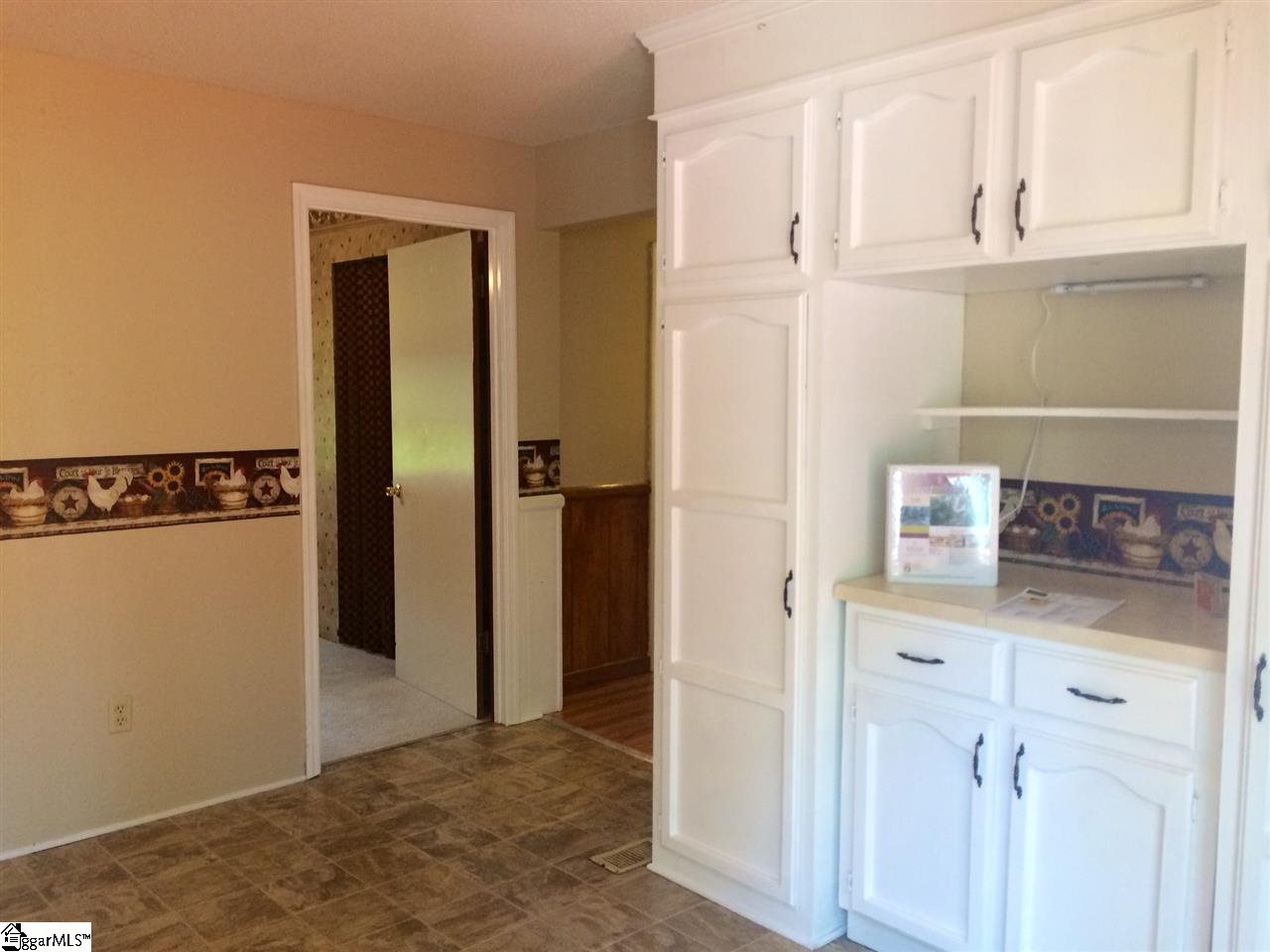 202 West Gap Creek Road Greer, SC 29651 - Photo 7 of 15