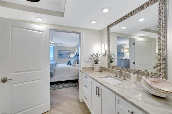 a en suite bathroom with a double vanity sink and a mirror