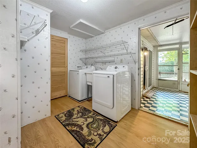 a view of utility room